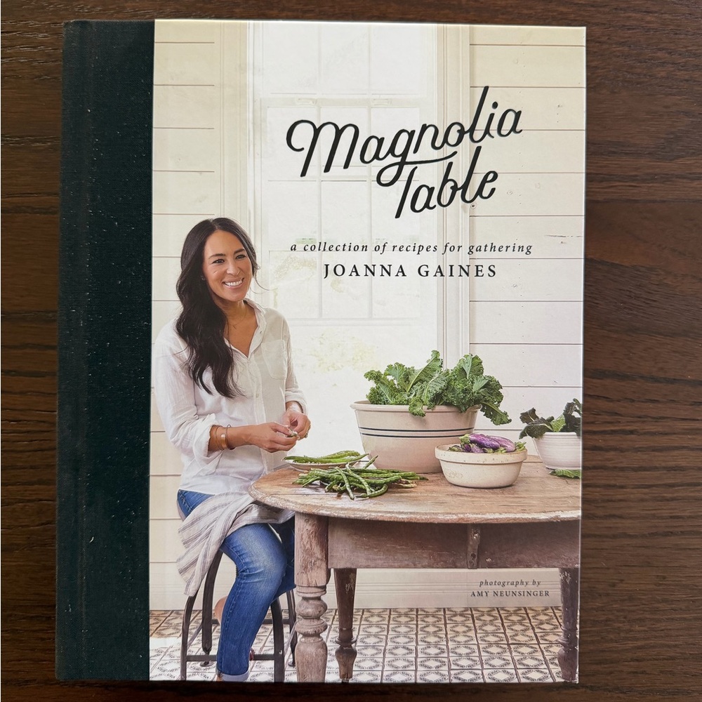 MAGNOLIA TABLE Joanna Gaines Recipe Book